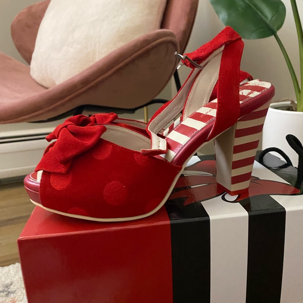 BEAND NEW Lola Ramona heels